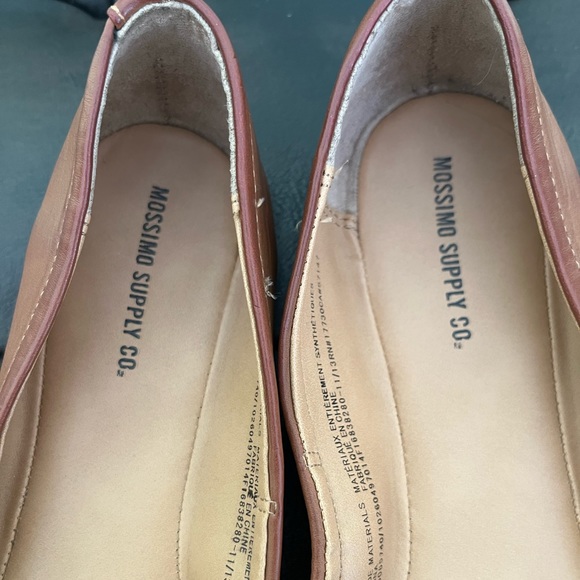 5 for $25. Womens flats - Picture 3 of 5